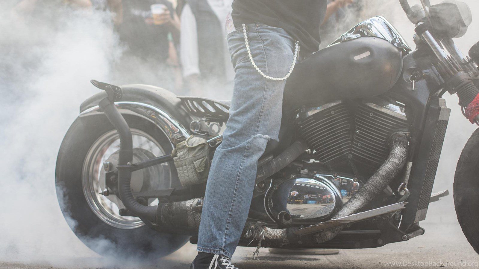 Smoky Burnout on a custom Bobber