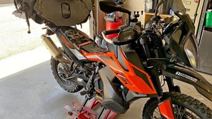 The Mosko Moto Reckless 80L V3.0 Revolver half removed from a KTM 790 adventure to access under the seat. The Mosko Moto Reckless 80L V3.0 Revolver half removed from a KTM 790 adventure to access under the seat.