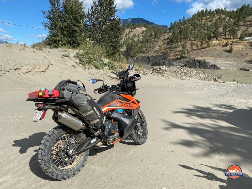 A KTM 790 adventure outfitted with Mosko Moto Reckless 80 v3.0 Revolver luggage.