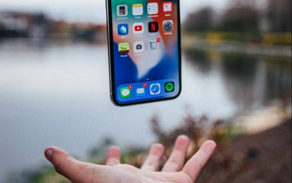 Floating Iphone