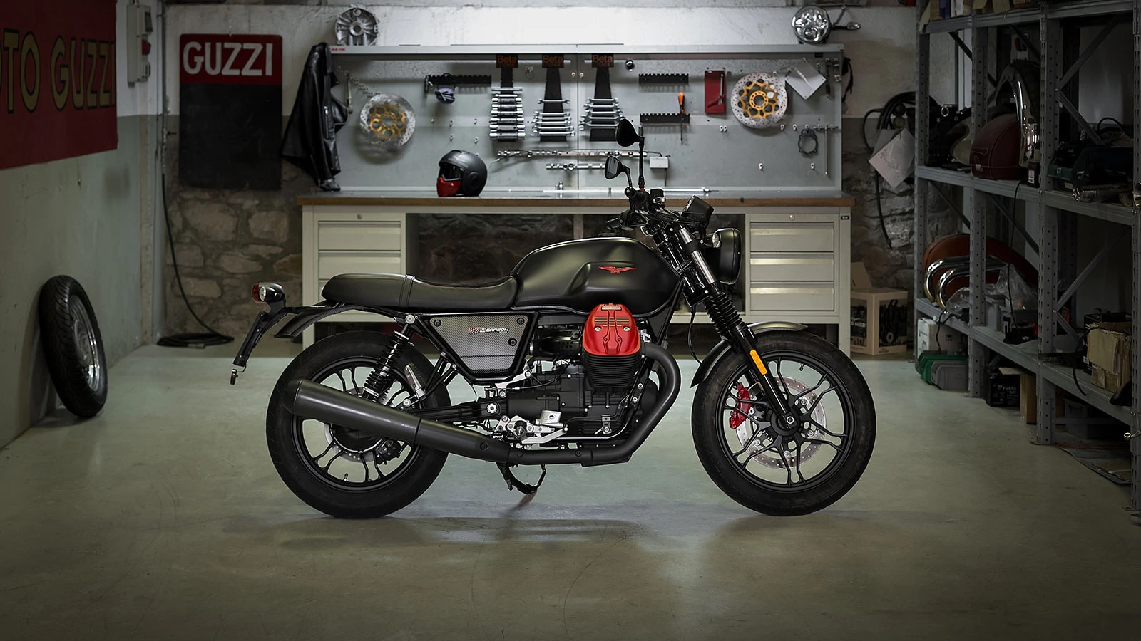 2019 Moto Guzzi V7 III Carbon 750