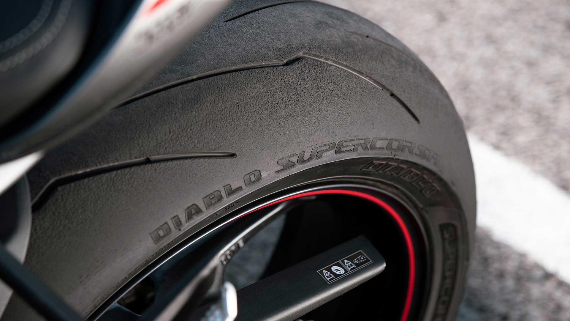 Моторезина Pirelli Diablo Supercorsa