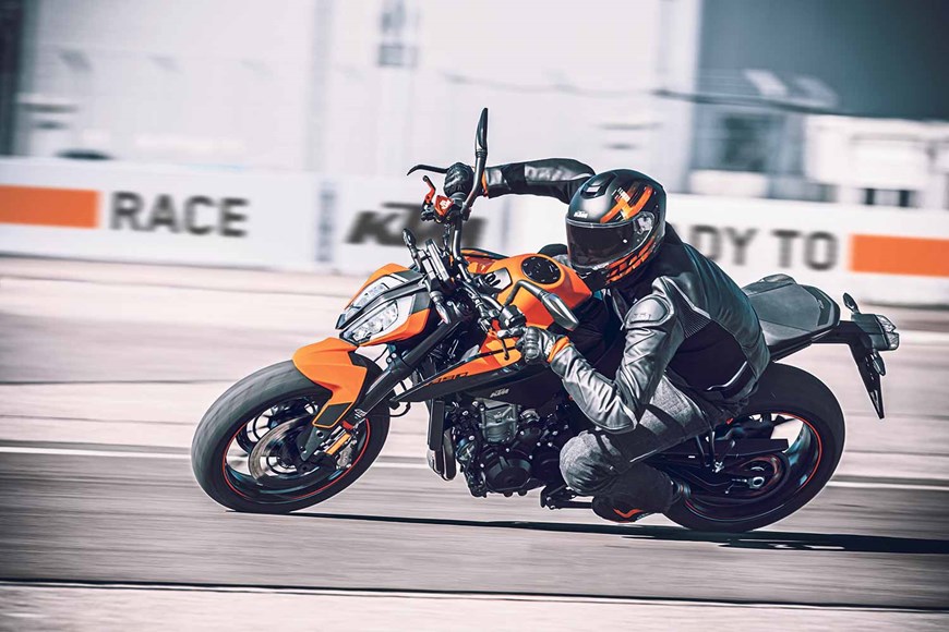 ktm-890-duke-corner.jpg