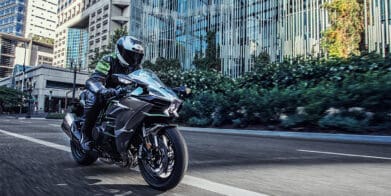 2021 Kawasaki Ninja H2 and H2 Carbon