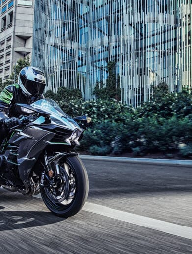 2021 Kawasaki Ninja H2 and H2 Carbon