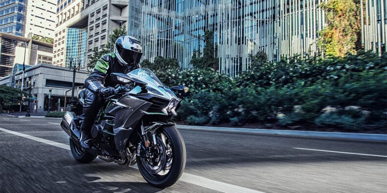 2021 Kawasaki Ninja H2 and H2 Carbon