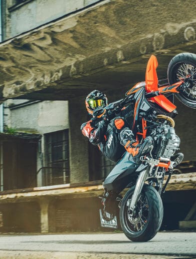 2021-KTM-690-SMC-R