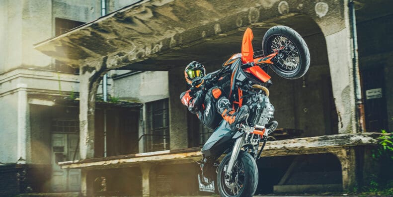 2021-KTM-690-SMC-R