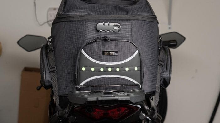Rear view of the 70025 bag mounted on the Ninja 1000. Rear view of the 70025 bag mounted on the Ninja 1000.
