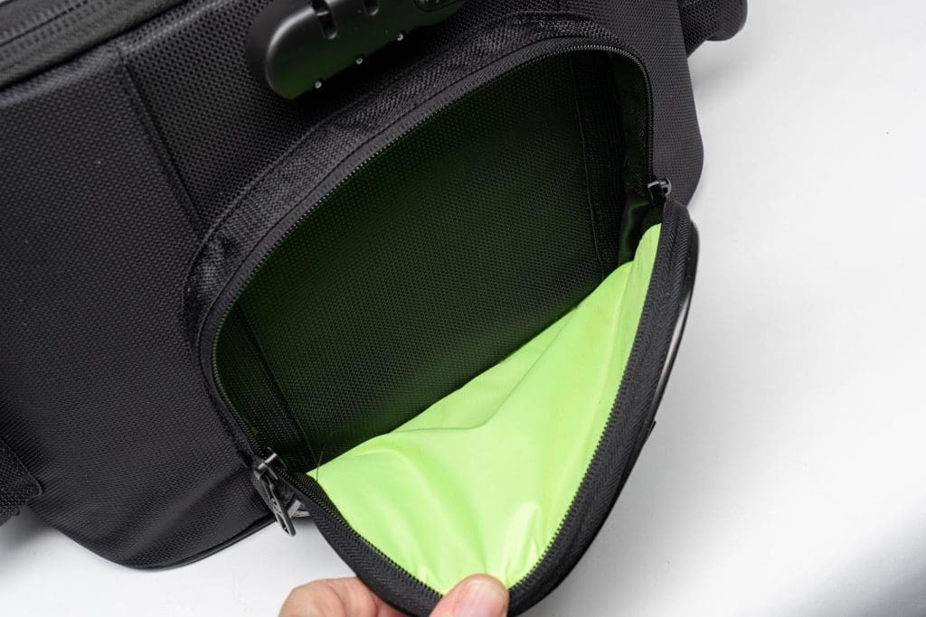 Open side pocket of the 70025 bag