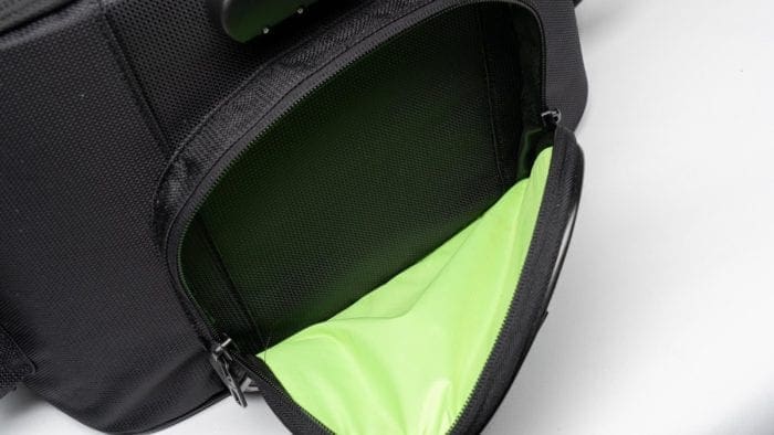 Open side pocket of the 70025 bag Open side pocket of the 70025 bag