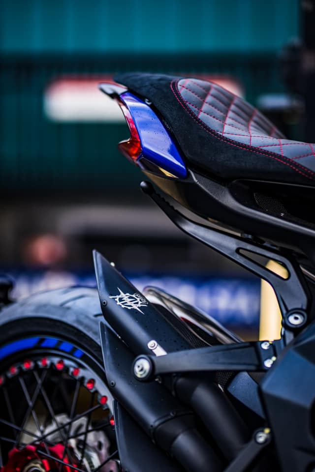 MV-Agusta-London-1-of-5.jpg