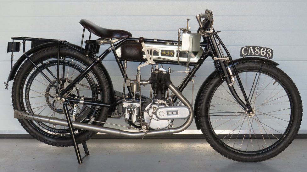 a side view of the Junior TT 1914 AJS model, ridden by Billy Jones