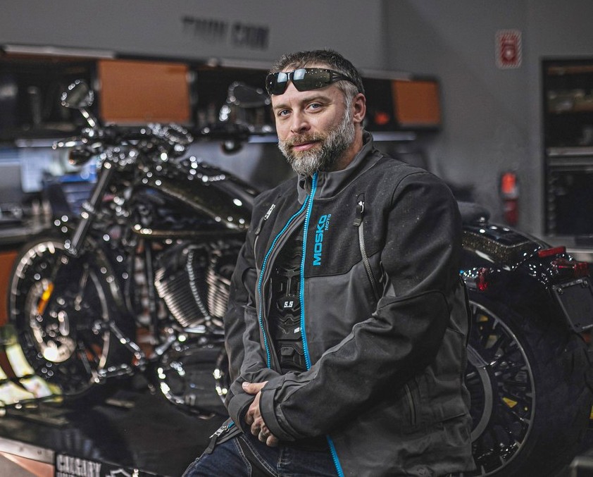 Jim wearing the Mosko Moto Basilisk jacket at a Harley Davidson dealership.