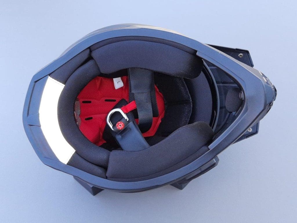 View of the Viaggo Parlare helmet interior with lining pads