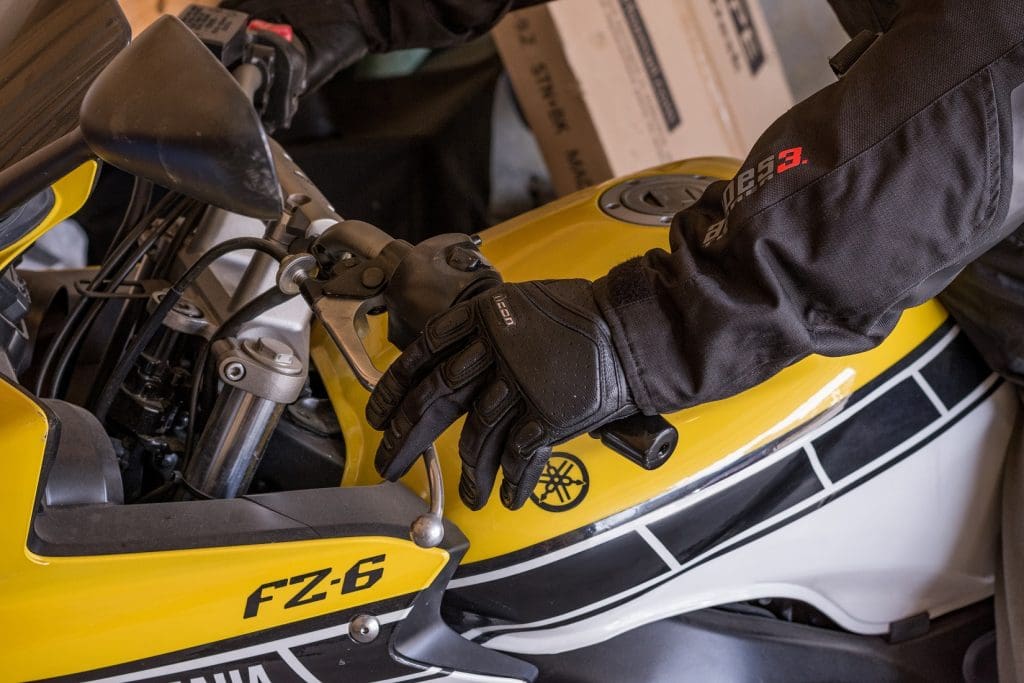 Icon SuperDuty II gloves clutching grip position