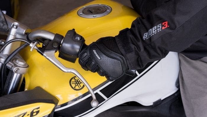 Icon SuperDuty II gloves full grip position Icon SuperDuty II gloves full grip position