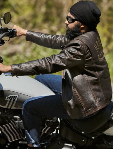 A Canadian Sikh trying out the Tough Turban