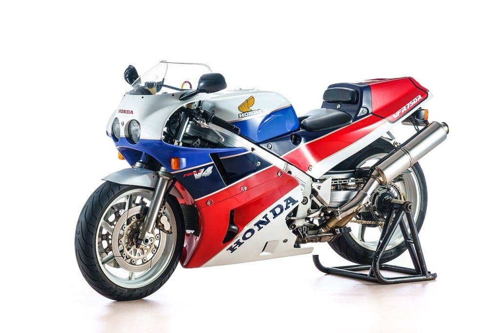 Honda VFR750R RC30 Side View