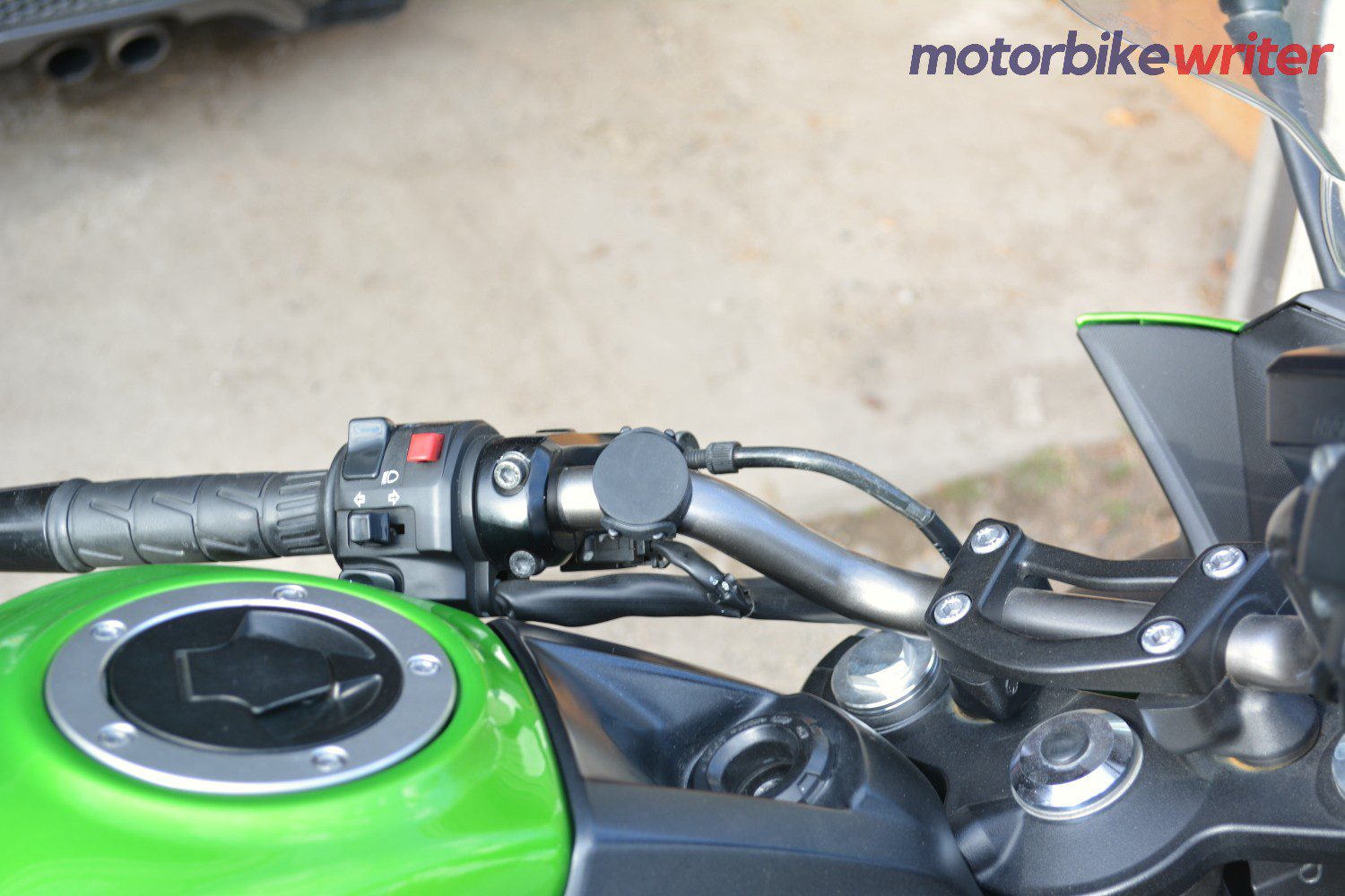 Shapeheart - Magnetic Mount for Clip-ons Handlebar Moto - Size M - Phone up  to 16,8cm