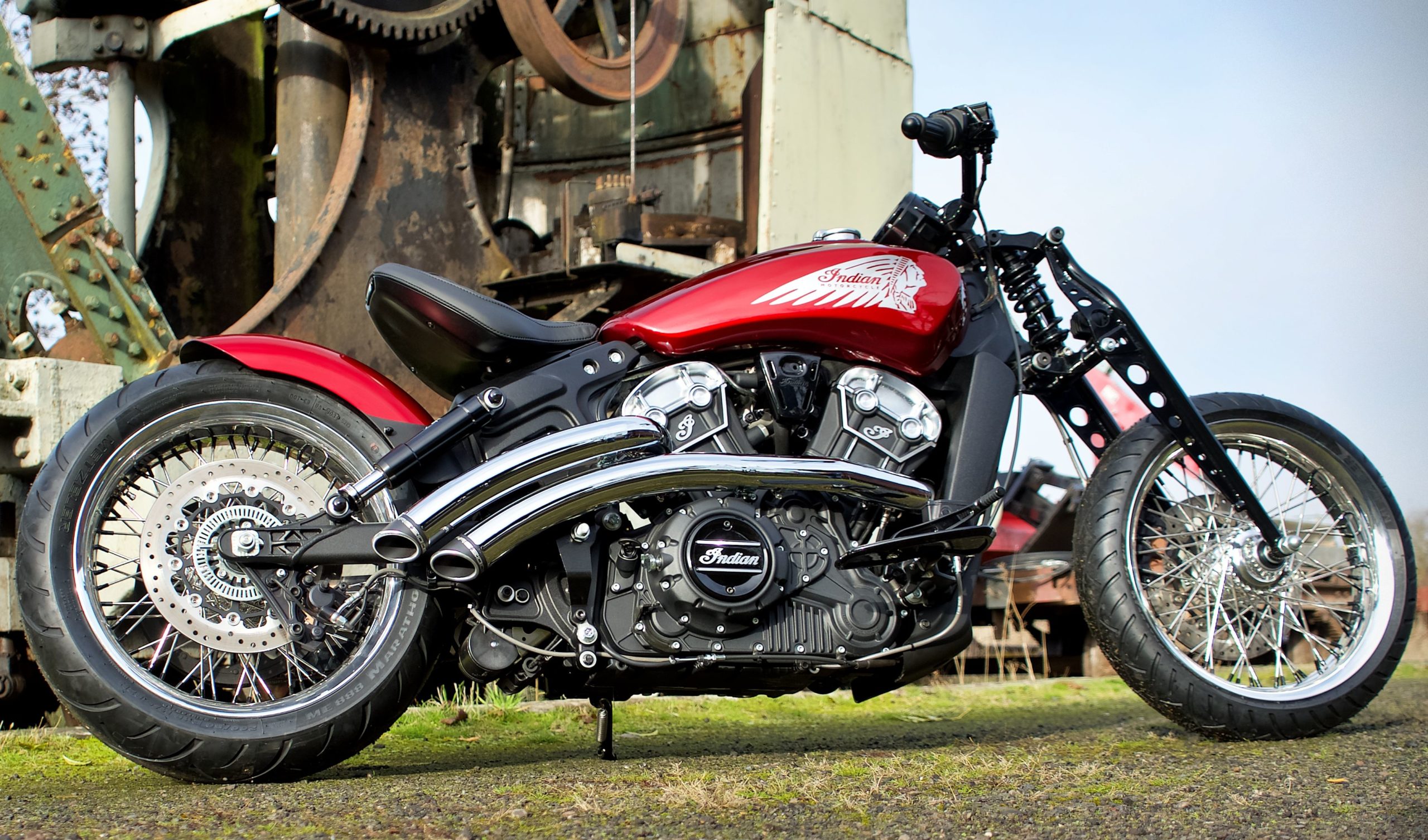 A side view of the Red Wings custom Indian Motorcycle, courtesy of French dealer Indian Motorcycle Metz