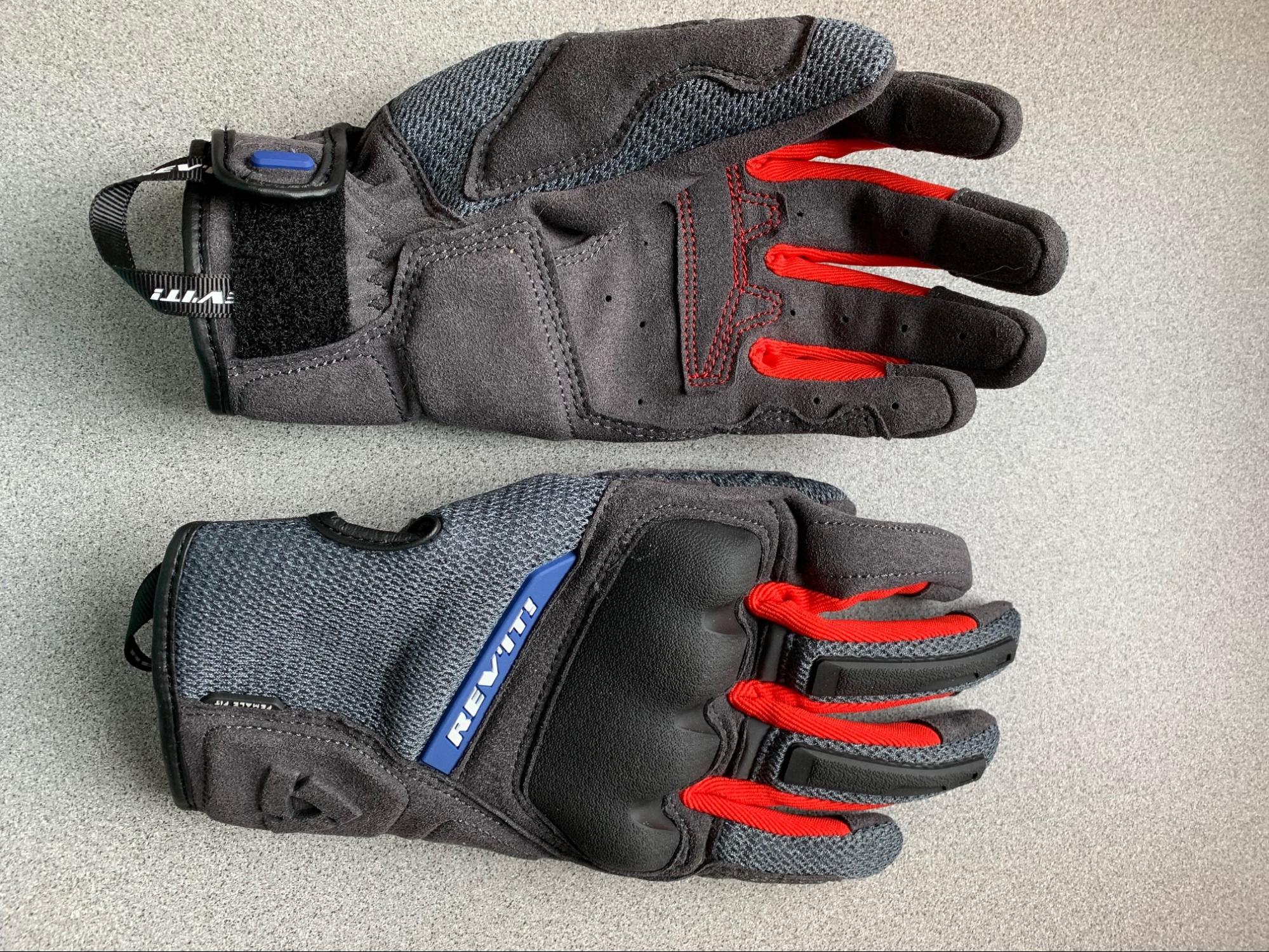 A front and back view of the REV’IT! Volcano gloves