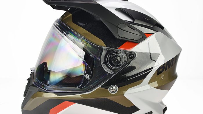 The BMW GS Pure helmet as seen from the left side. The BMW GS Pure helmet as seen from the left side.