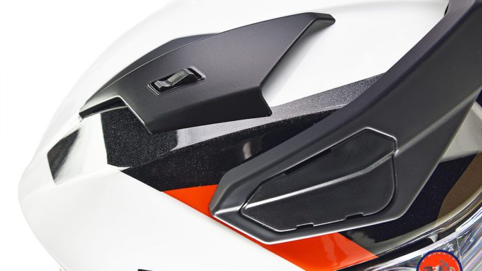 The upper air vents on the BMW GS Pure helmet. The upper air vents on the BMW GS Pure helmet.