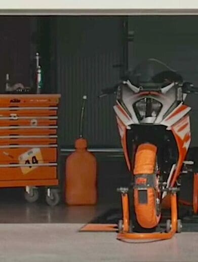 A sneak peek of the 2022 KTM RC390, from the advertisenal teaser trailer on Instagram