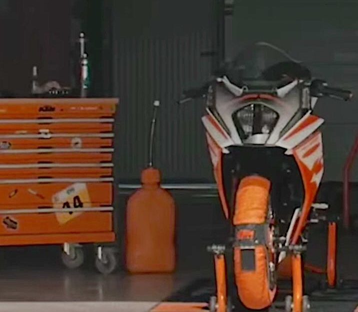 A sneak peek of the 2022 KTM RC390, from the advertisenal teaser trailer on Instagram