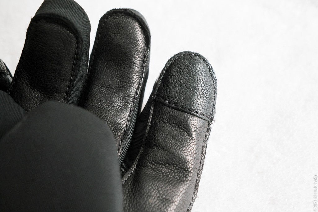Index finger has a patch that allows you to use a smartphone screen.