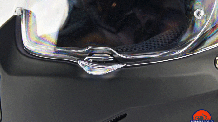 The visor adjustments are smooth and well spaced out on the Ruroc Atlas 3.0 helmet. The visor adjustments are smooth and well spaced out on the Ruroc Atlas 3.0 helmet.