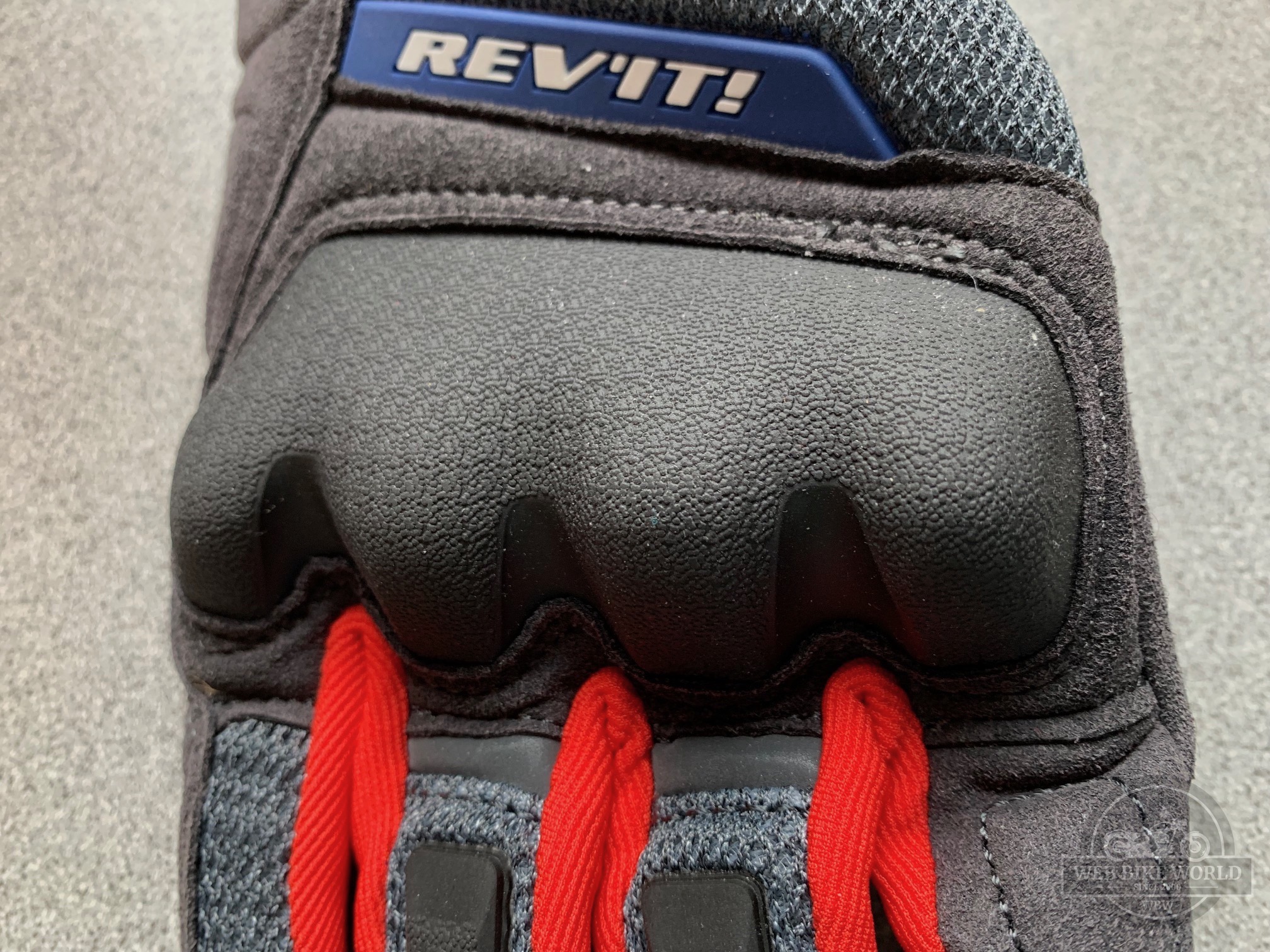 A view of the SEESOFT Protector on the REV’IT! Volcano gloves