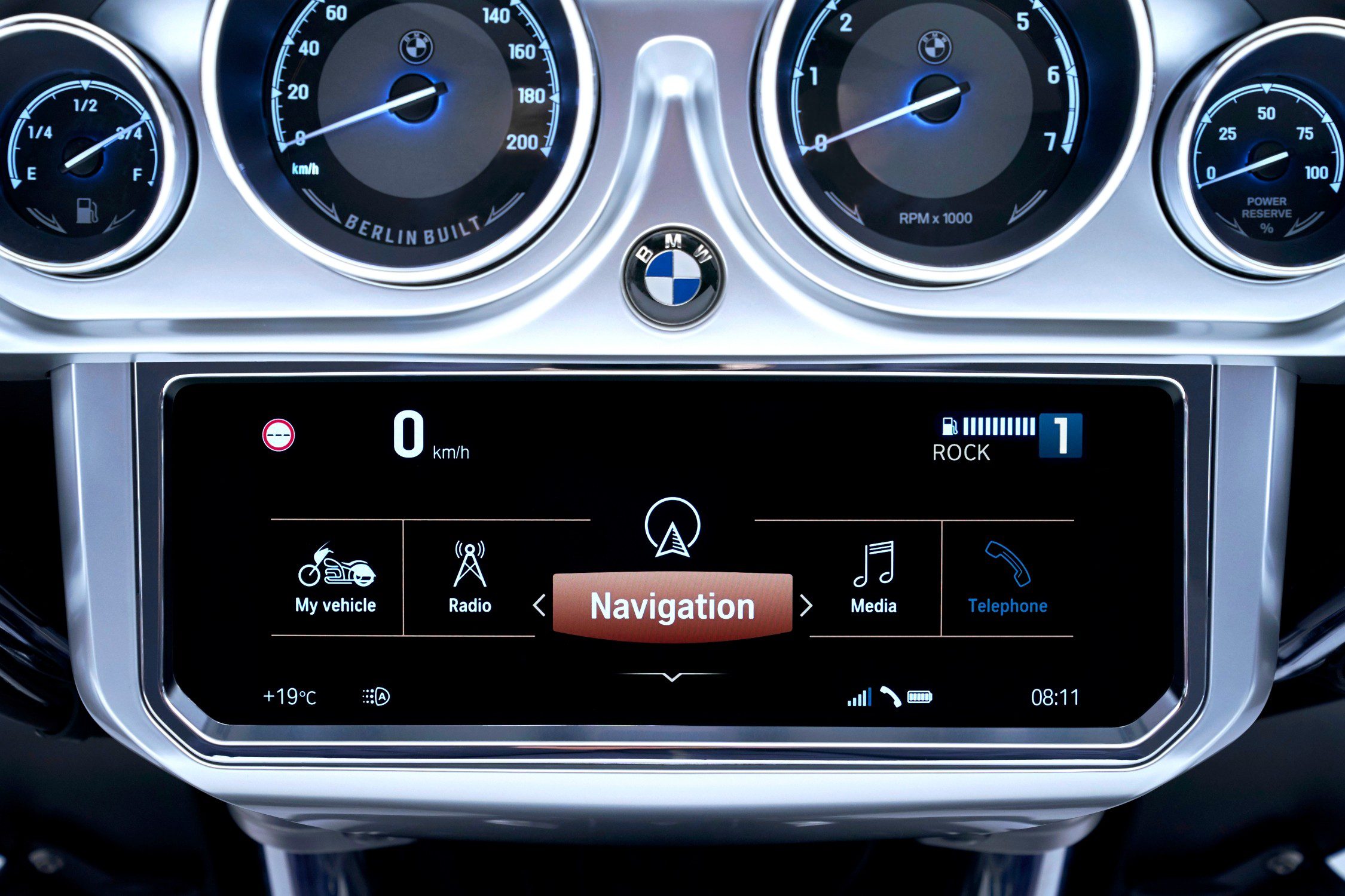 A close-up of the new infotainment system present in the all-new 2022 BMW Transcontinental