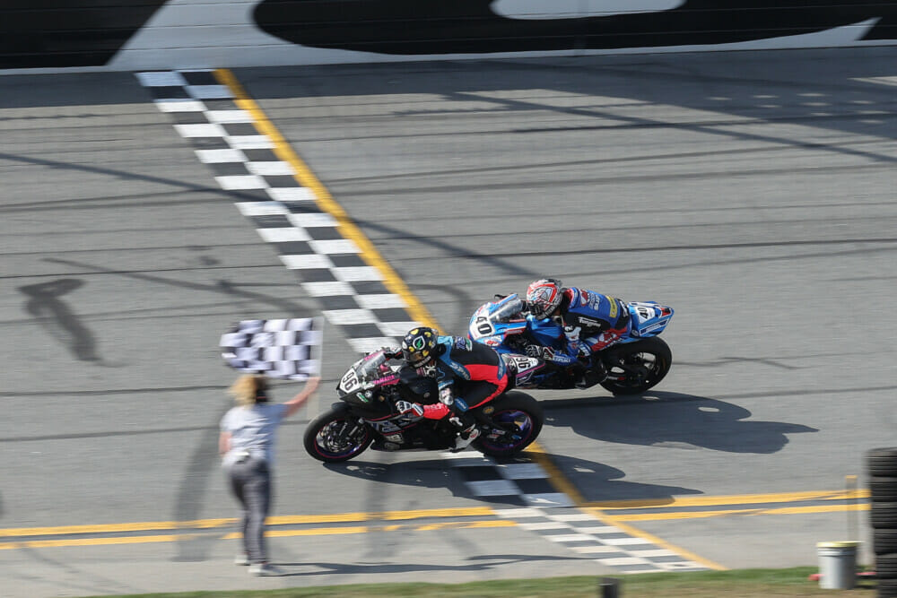 A view of racers vying for the title at the Daytona International Speedway