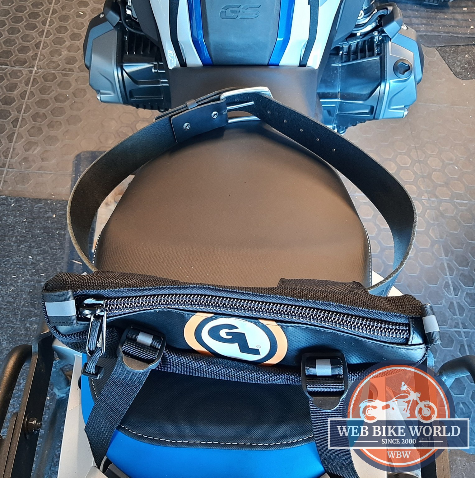 Giant Loop bag with holding straps Giant Loop bag with holding straps