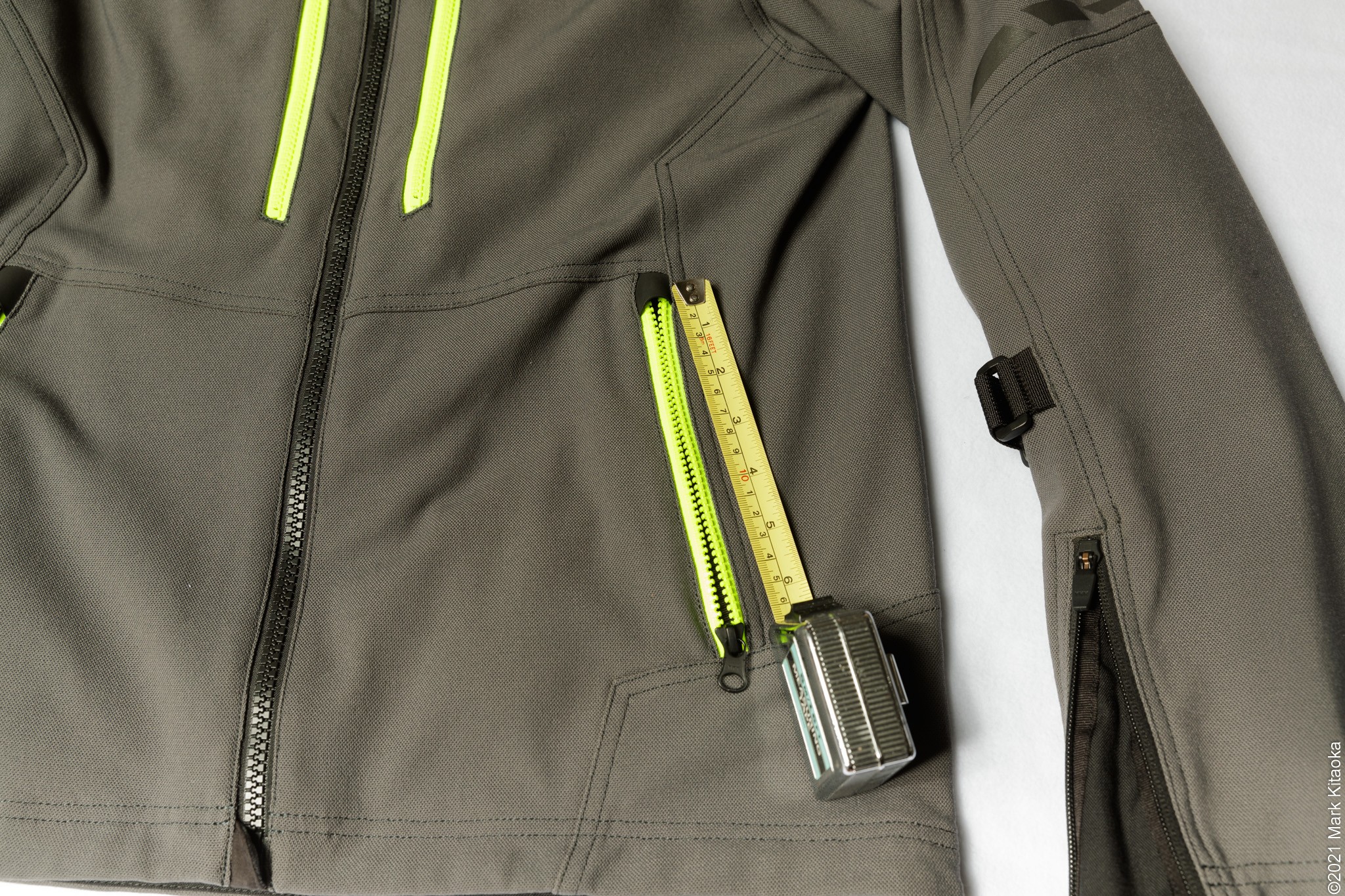 Measuring tape showing 6.5" length for zipper opening