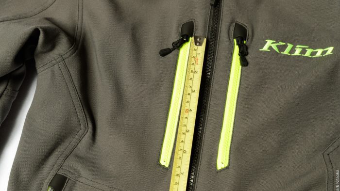 Measuring tape showing 7 length for front main zipper opening