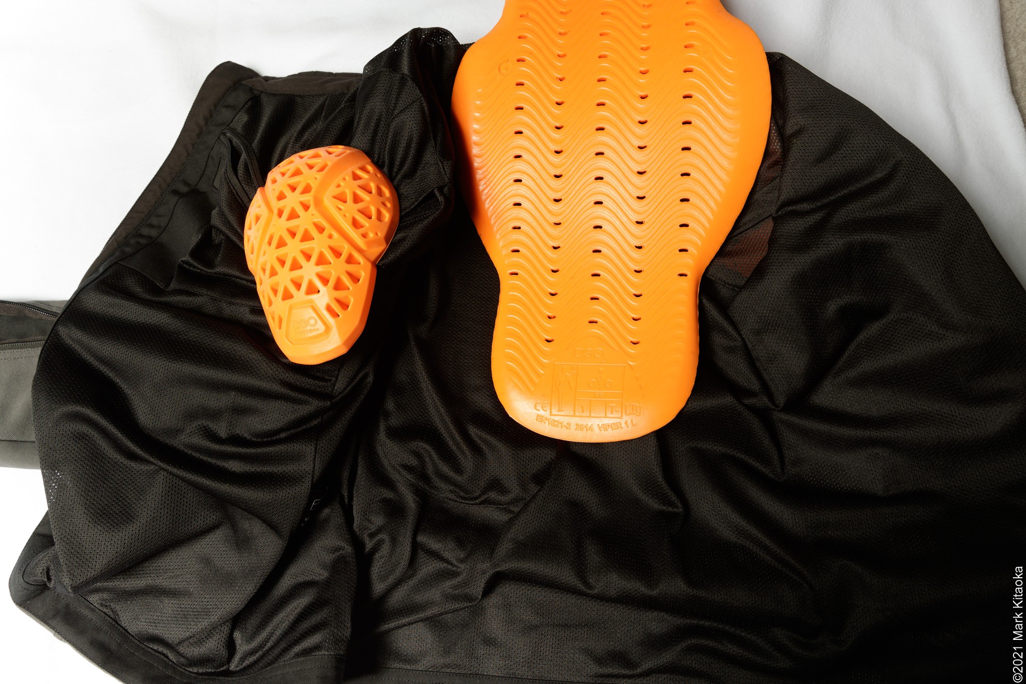 Fully exposed back and shoulder D30 armor plates