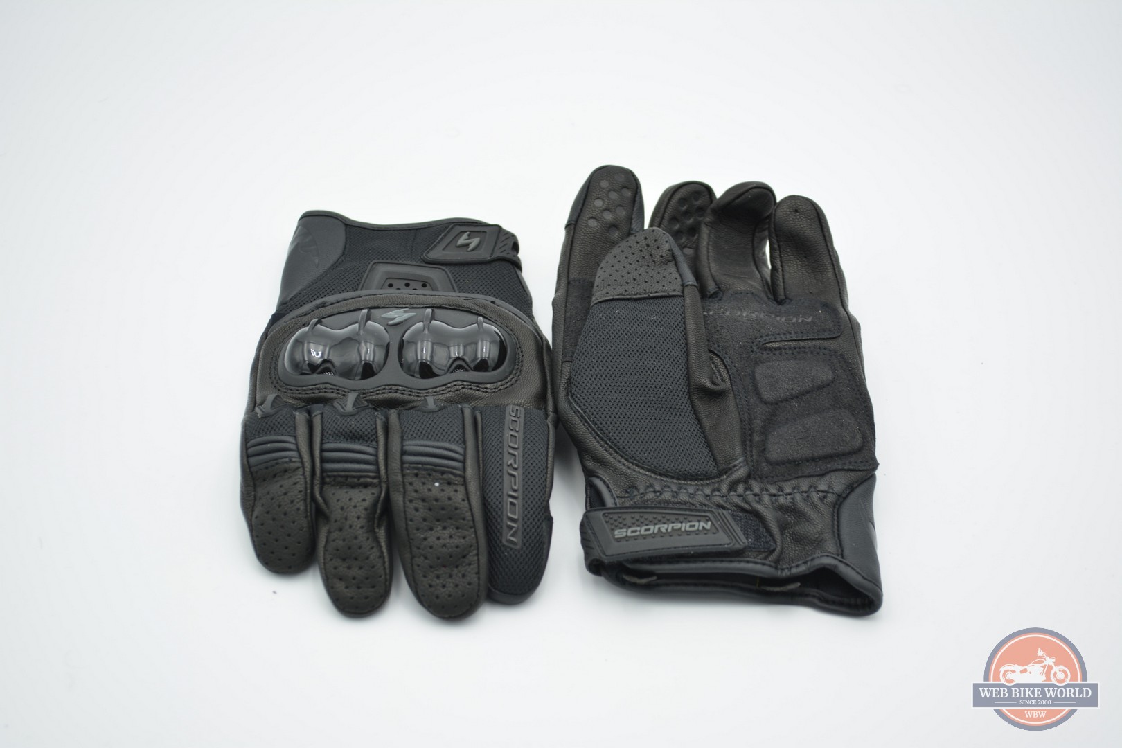 Top and under view of the EXO Talon gloves