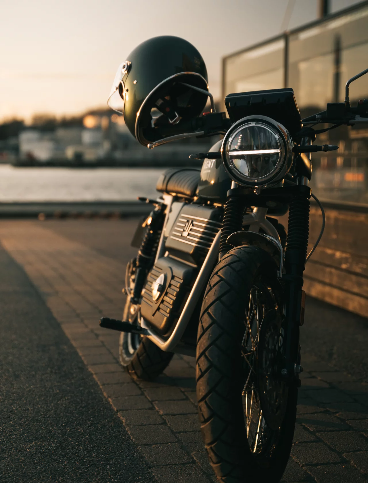 A side view of the RGNT NO.1 CLASSIC in the sunset light
