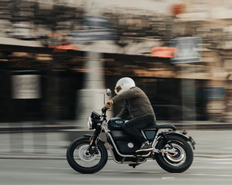 A side view of a rider trying his hand at the RGNT NO.1 CLASSIC