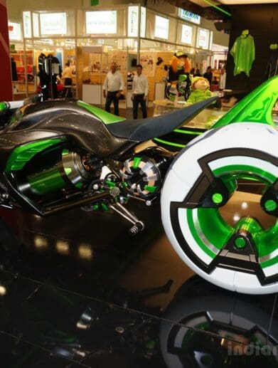 A side view of the new Kawasaki Tilting Trike, 'Concept J'