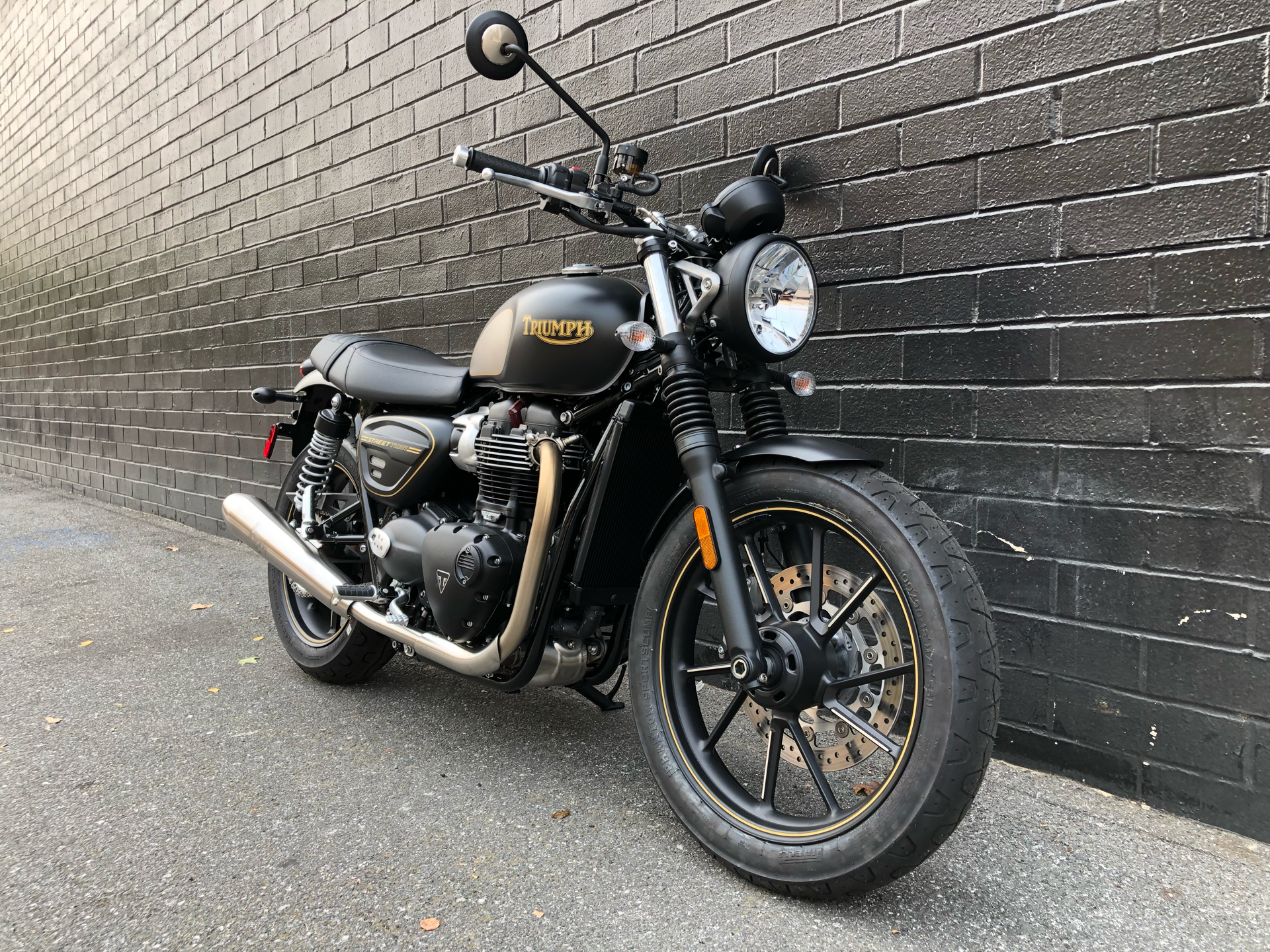 A view of the gold detailing on Triumph's street twin