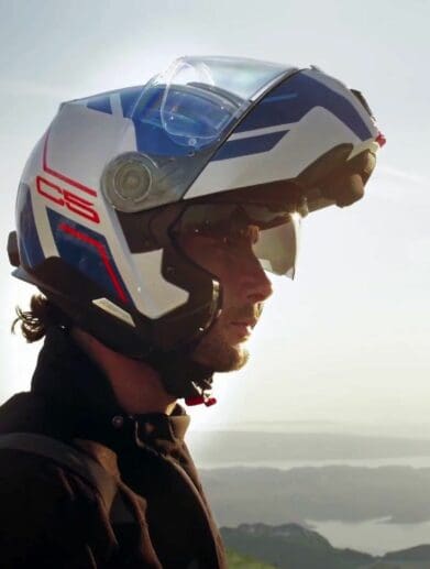 A side view of a model trying on the new C5 helmet from Schuberth