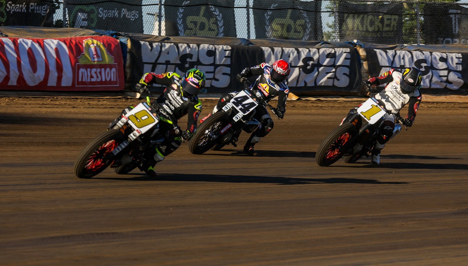 A view of Jared Mees and Briar Bauman fighting for the trophy