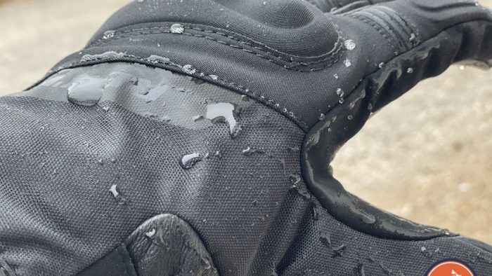 A view of water beading up on the Rev'it Kryptonite 2 GTX Gloves A view of water beading up on the Rev'it Kryptonite 2 GTX Gloves