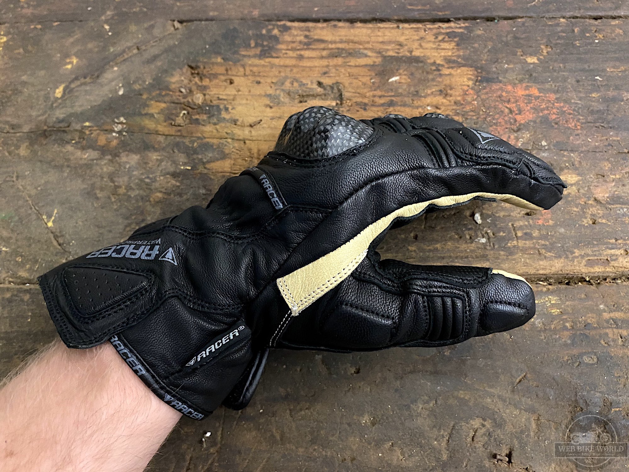 Side view of the MultiTop Short gloves