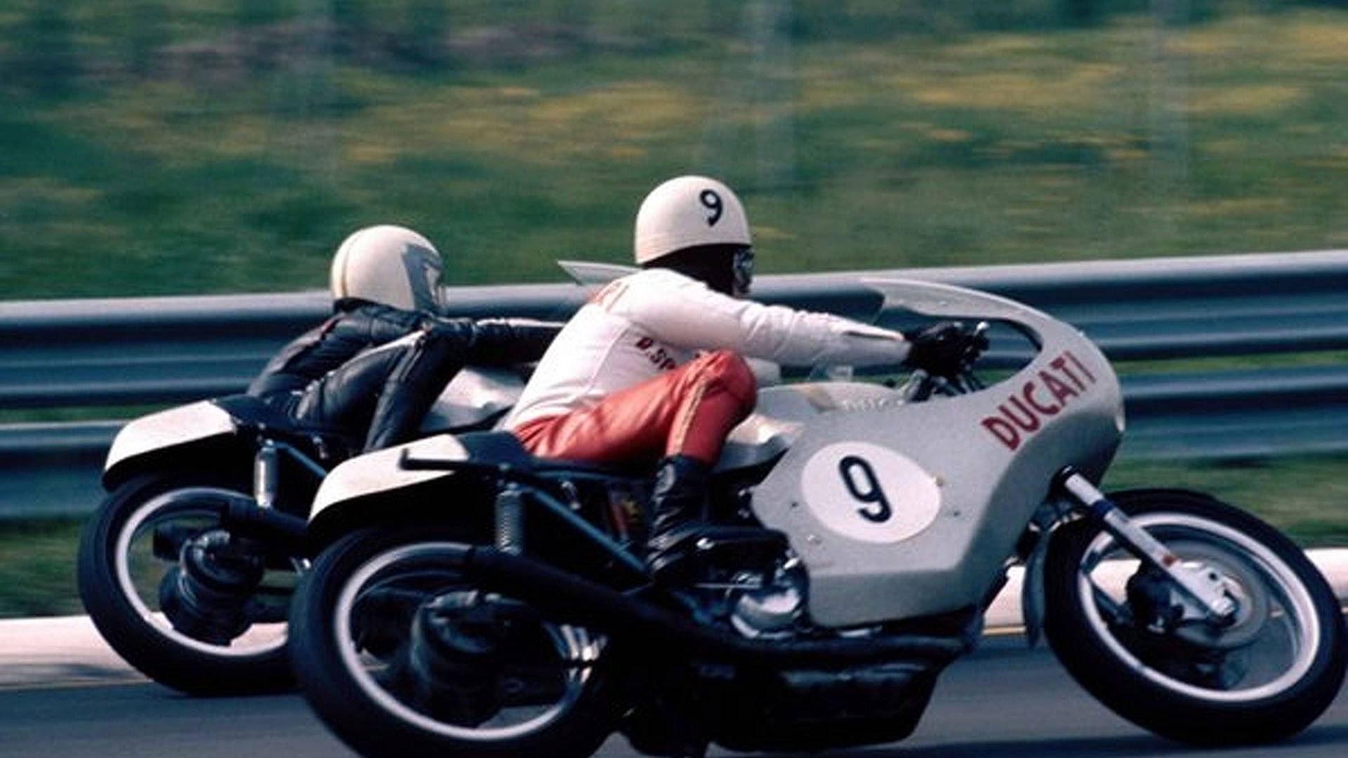 Paul Smart racing for Ducati back in 1972 when he won the Imola 200 for Ducati