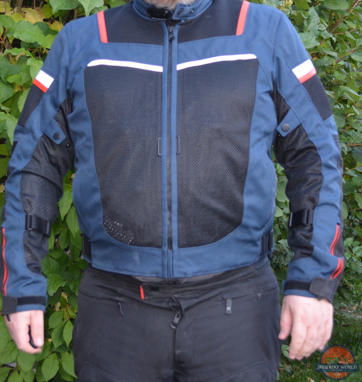 A front view of the Rev’It! Tornado 3 Mesh Jacket; There is a noticeable gap between the jacket and the pants.